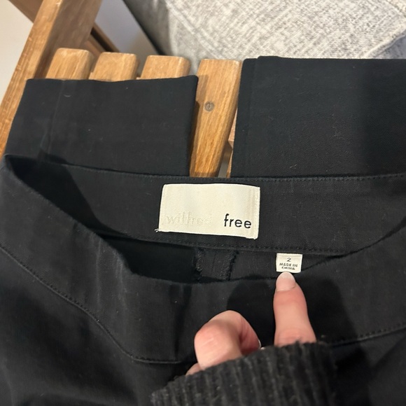 Wilfred Free Aritzia Black Skinny Side Zip Pants with button closure Size 2 - Picture 6 of 7